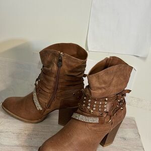 Brown Studded Ankle Boots by Daisey Fuentes Wiley edition great shape size 8.5